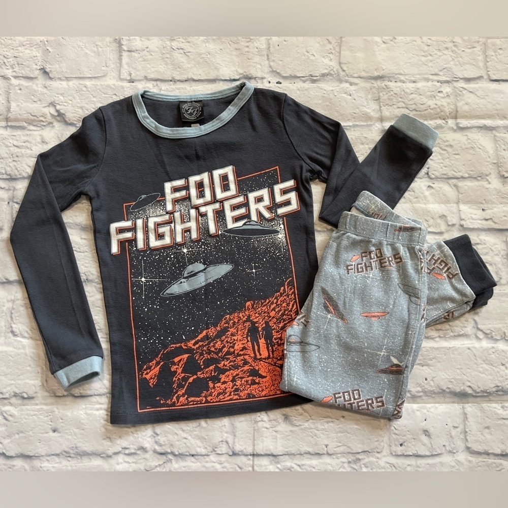 Kids Foo Fighters Unisex Long Sleeve and Pant Graphic PJ Set Size 7 Cotton On